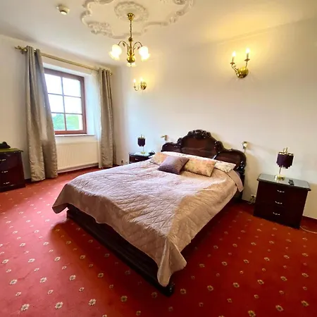 Dwor Szczepanskich Hotell 3*