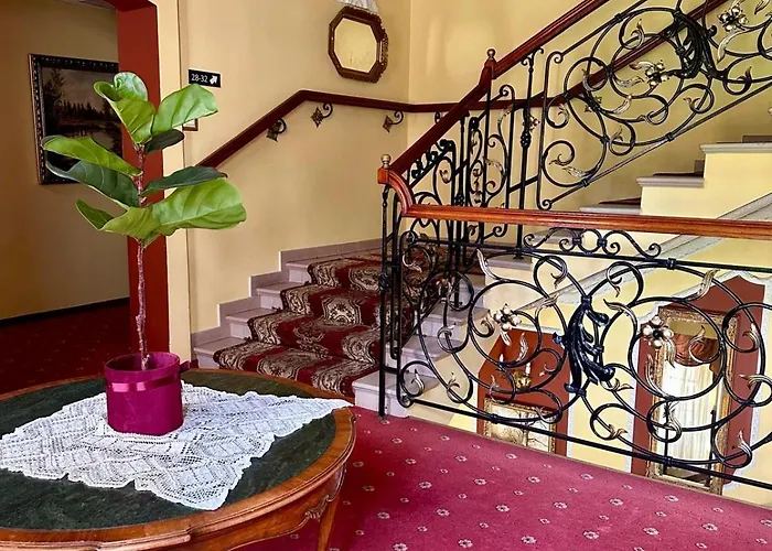 Dwor Szczepanskich 3*