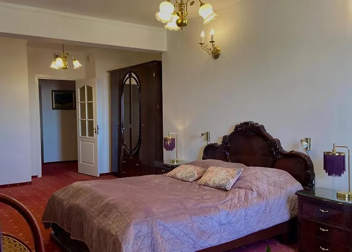 Dwor Szczepanskich 3*